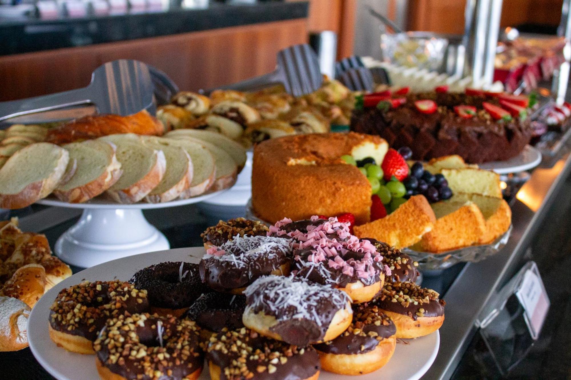 ויטוריה Hotel Senac Ilha Do Boi מראה חיצוני תמונה A selection of cakes